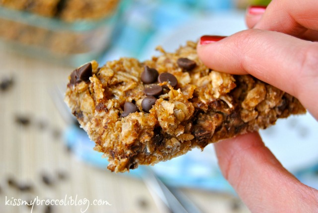 Chunky Monkey Granola Bars - A homemade snack that's perfect for on the go! www.kissmybroccoliblog.com -