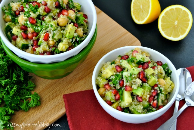 Start the year off RIGHT with this delicious Detox Quinoa Salad from www.kissmybroccoliblog.com!