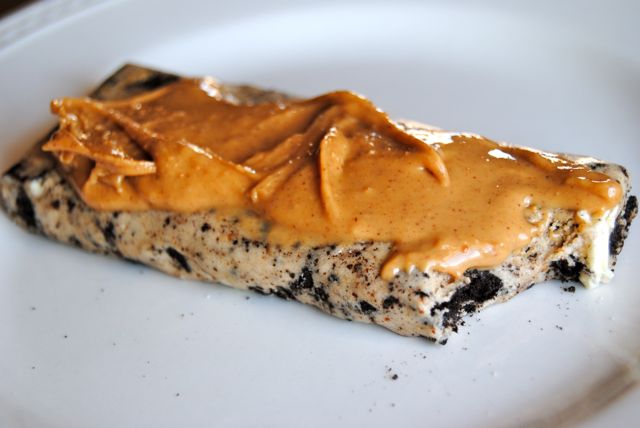 Cookies & Cream Questbar with Peanut Butter