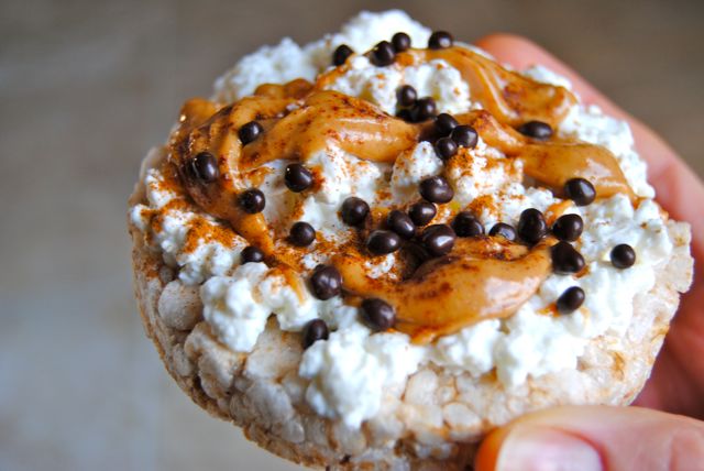 Rice Cake with Cottage Cheese & Peanut Butter